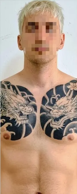 Cliente de LuxFigure, torso: antes y después de la pérdida de grasa y la ganancia de definición (antes)